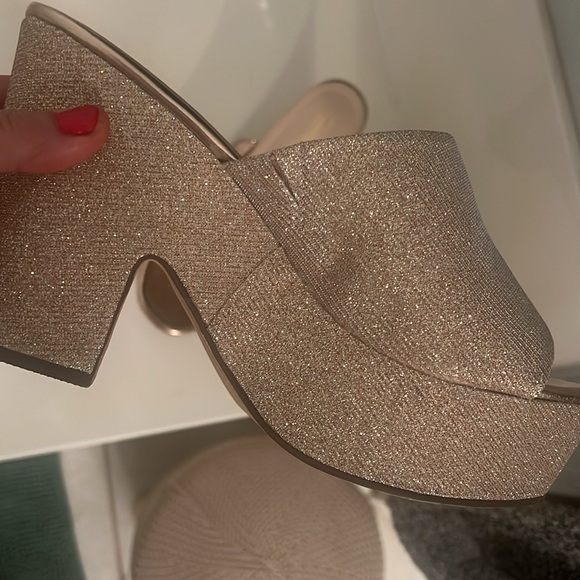 Stunning NEW size 9 champagne platforms - Picture 4 of 4